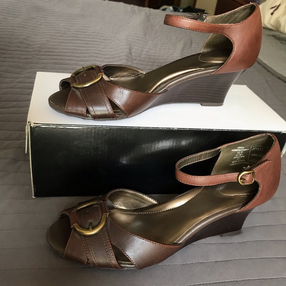 Brown Wedges